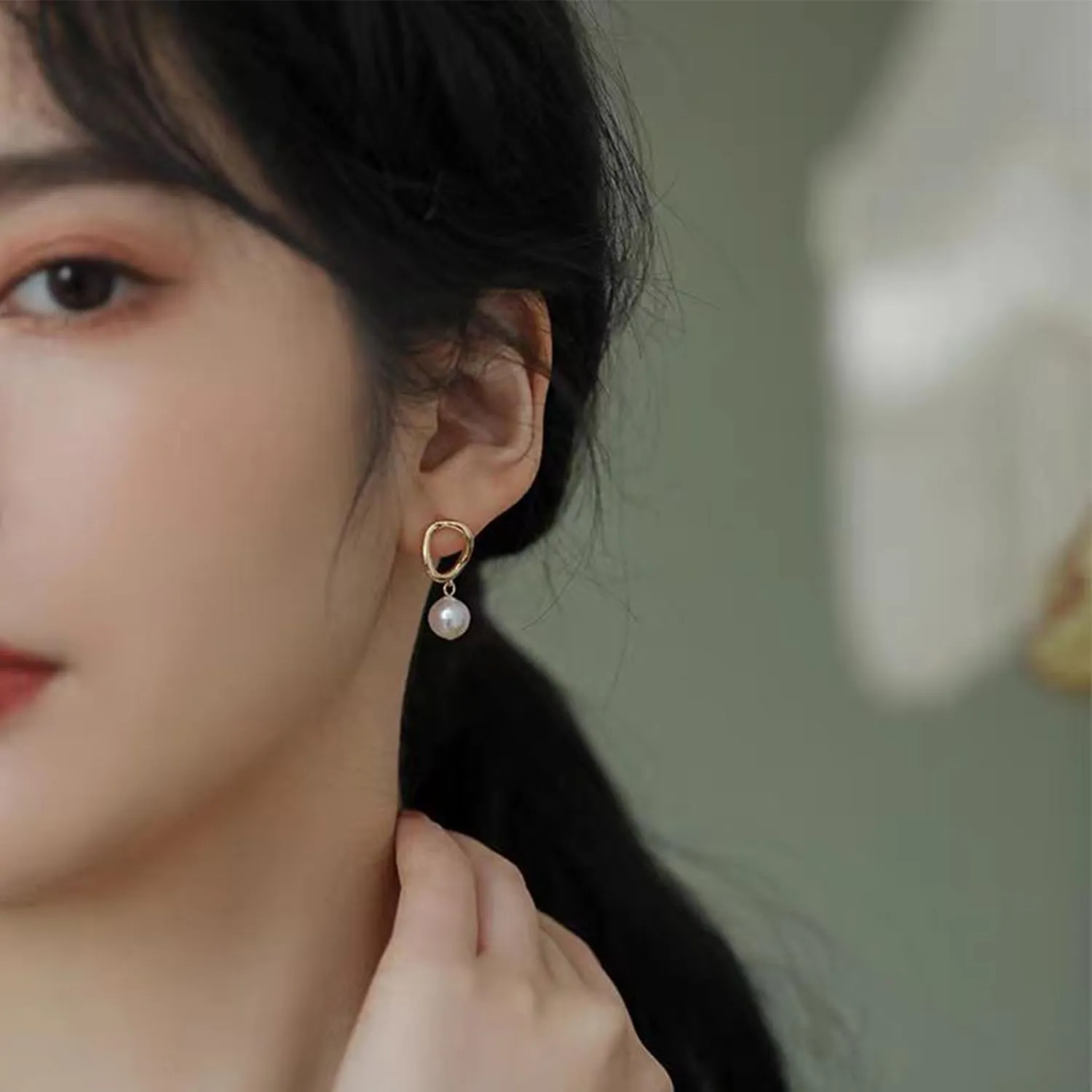 Chunky Pearl Earrings for Women Baroque Pearl Earrings Gold Pearl Dangle Drop Earrings Pearl Statement Earrings for Women Wedding Bridal Pearl Earrings