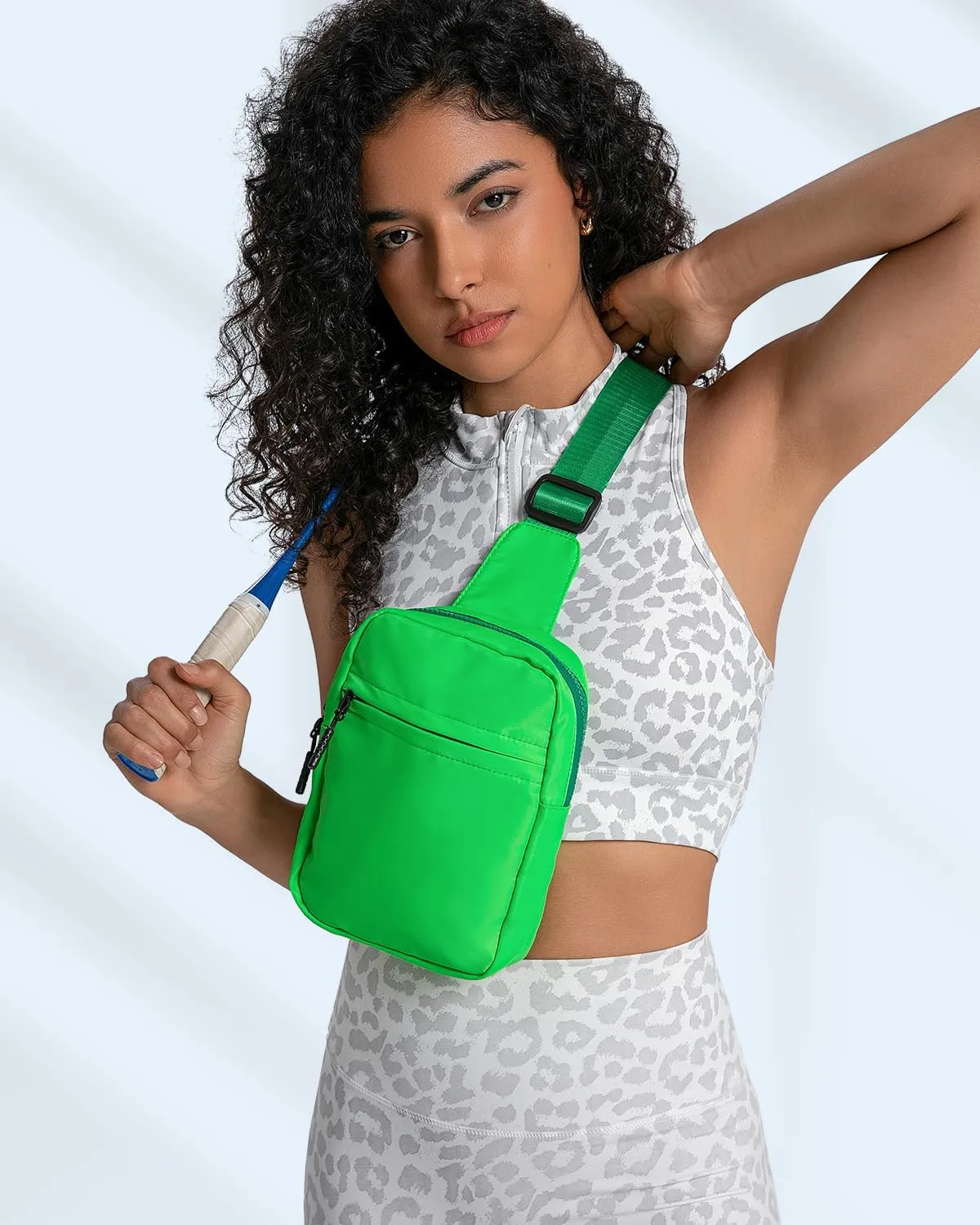 GEEAD Small Sling Bag for Women and Men Mini Crossbody Phone Chest Bag Waterproof Nylon Shoulder Bag Gym Travel