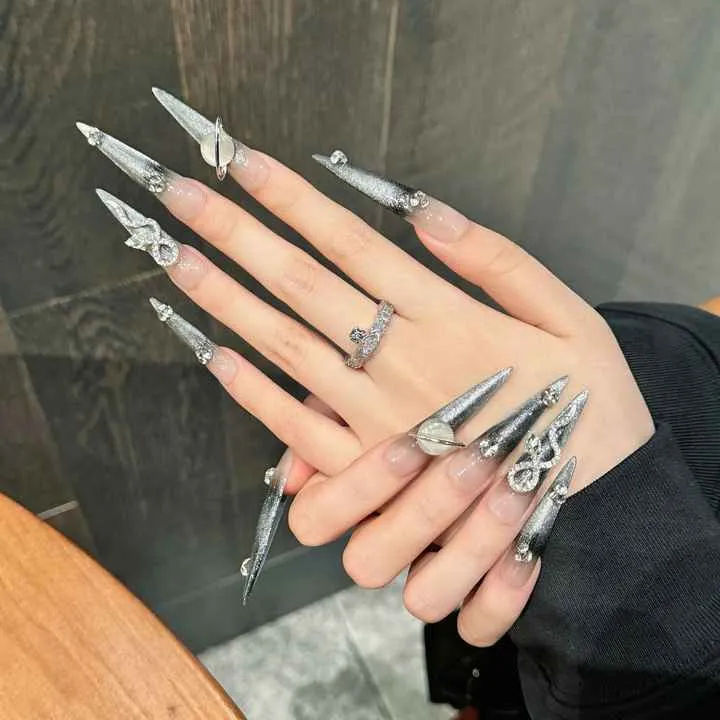 Long Pointed Nails with Silver-أظافر طويلة مدببة بتدرج