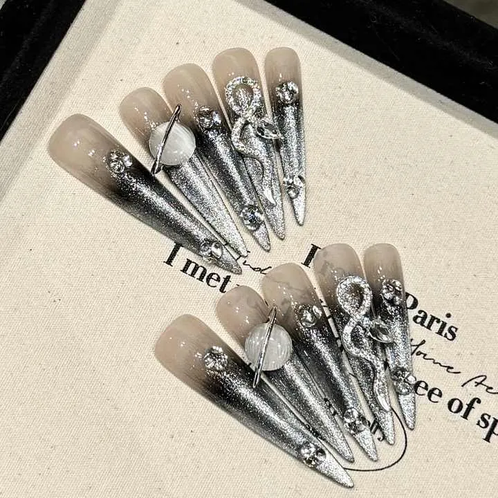 Long Pointed Nails with Silver-أظافر طويلة مدببة بتدرج