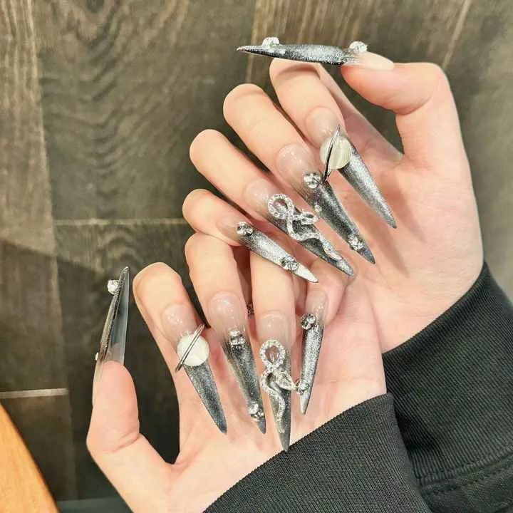 Long Pointed Nails with Silver-أظافر طويلة مدببة بتدرج