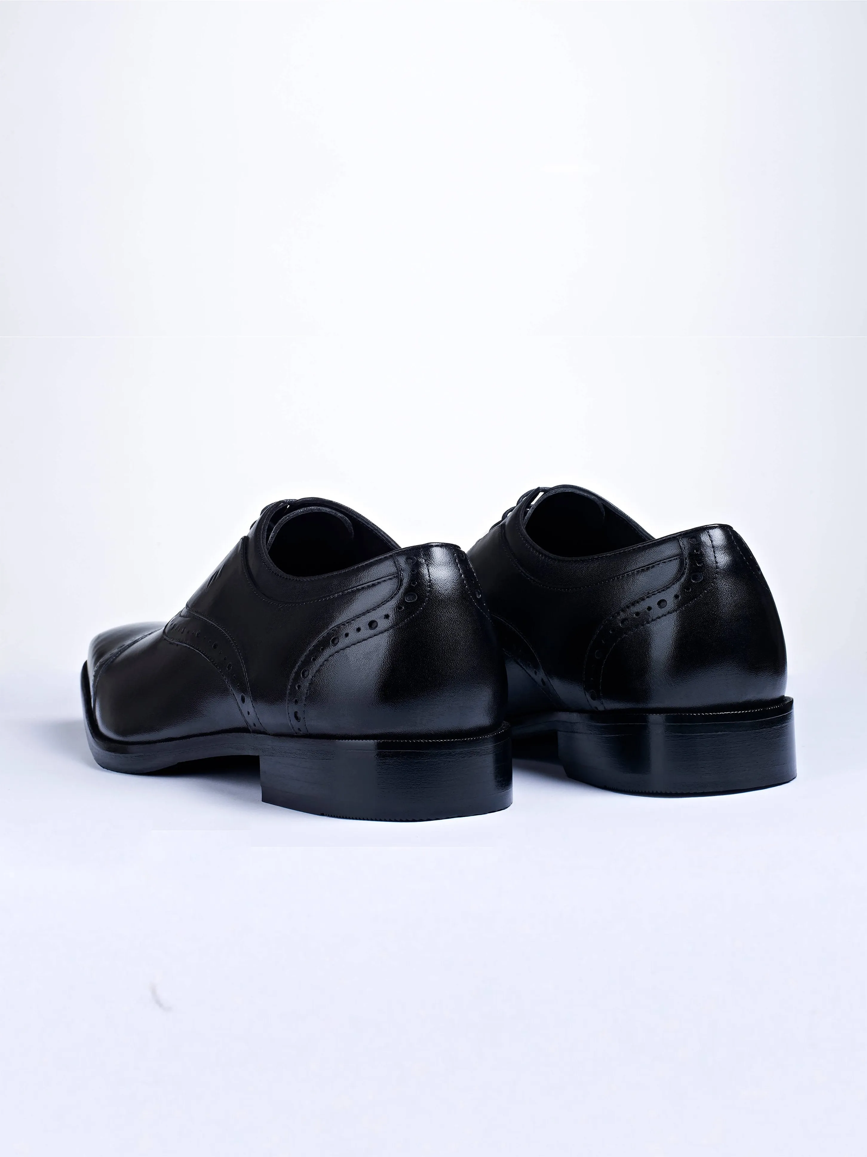 Oxford Lace-Up Shoes With Broguing