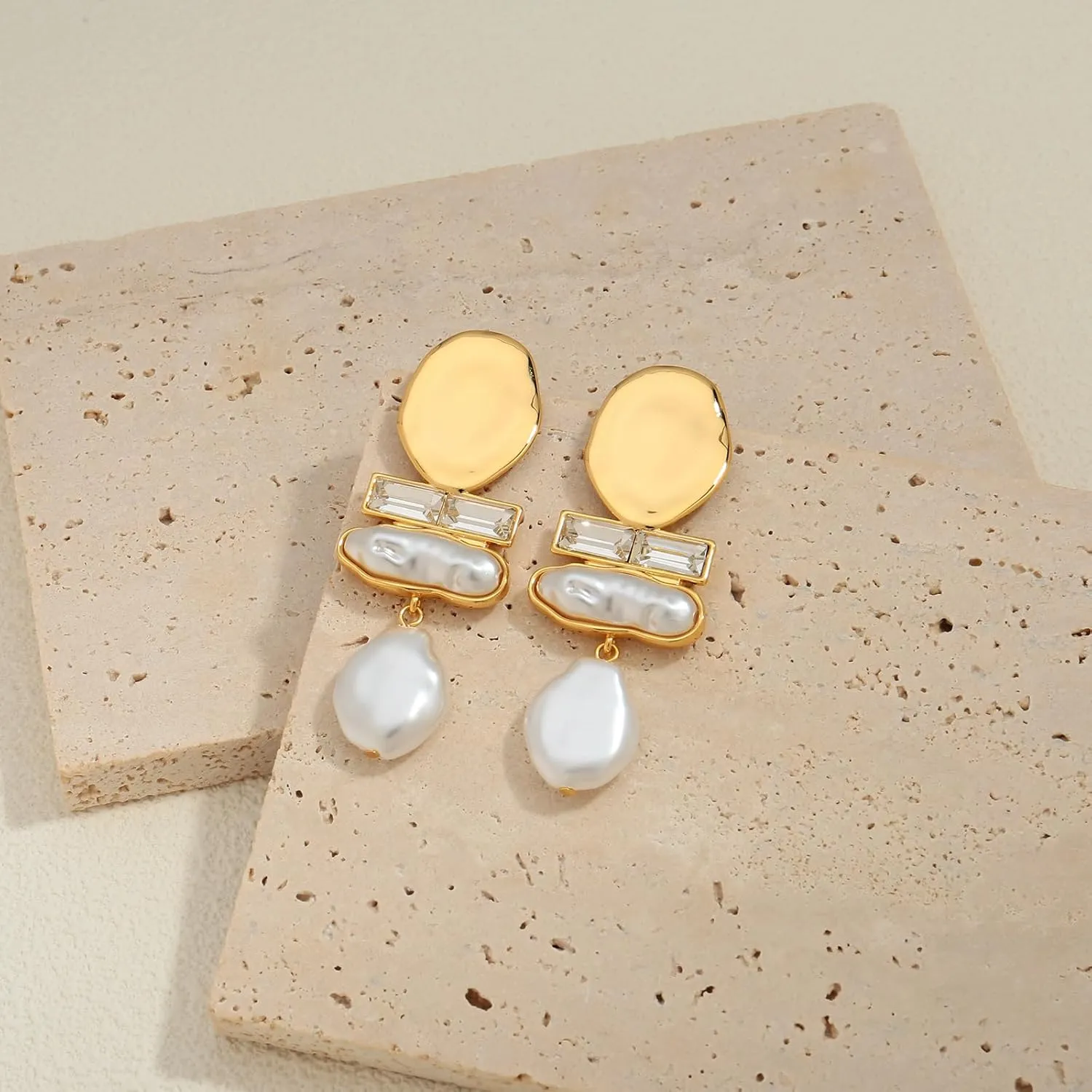 Pearl Drop Earrings for Women Vintage Statement Gold Pearl Dangle Earrings Chunky Earrings Fashion Jewelry