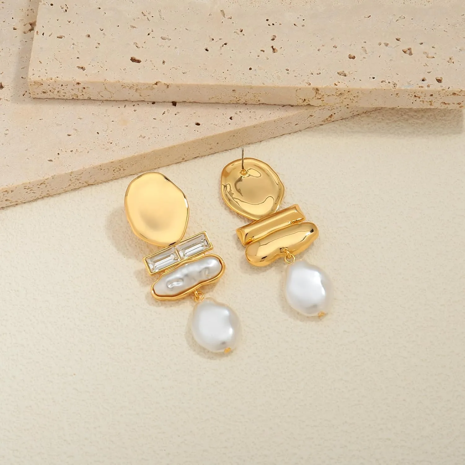 Pearl Drop Earrings for Women Vintage Statement Gold Pearl Dangle Earrings Chunky Earrings Fashion Jewelry