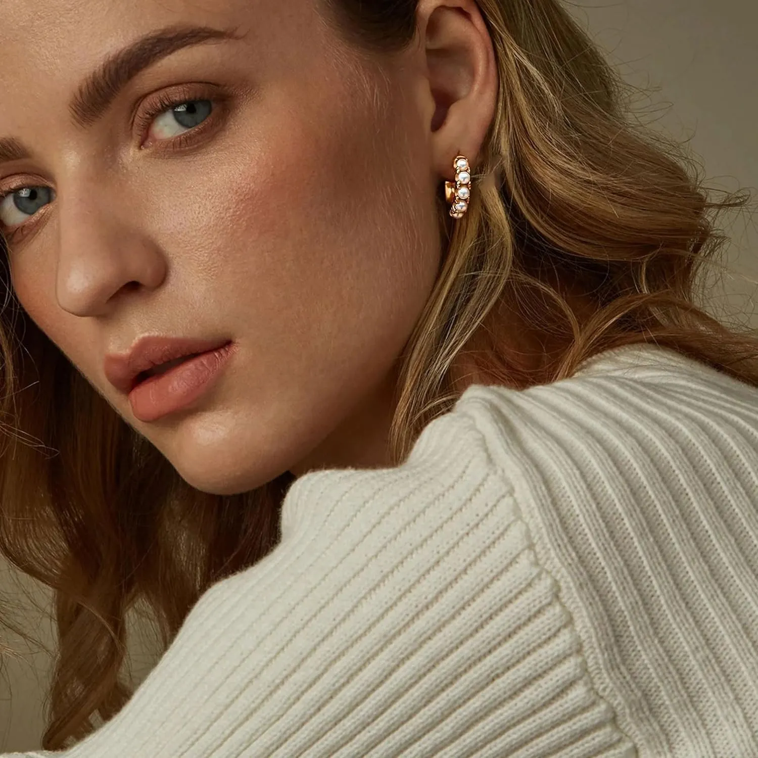 Pearl Hoop Earrings for Women Trendy 14K Gold Chunky Hoop Earrings Pearl Drop Earrings Dangle Huggie Hoop Earrings Pearl Jewelry Gifts for Her
