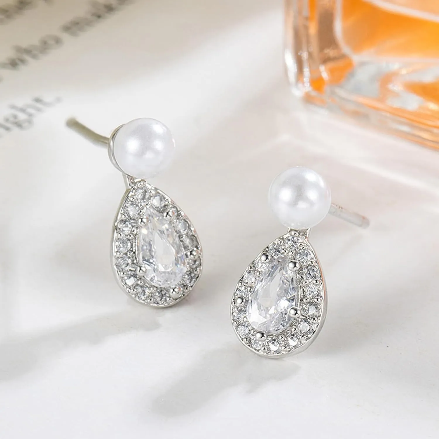 Pearl Stud Earrings for Women Rhinestones Pearl Earrings Hypoallergenic stud Gold Jewelry Wedding Earrings for Brides